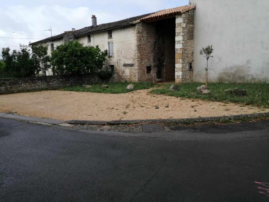 Gite Bin Benaise Draps Et Serviettes Compris Pamproux Eksteriør billede